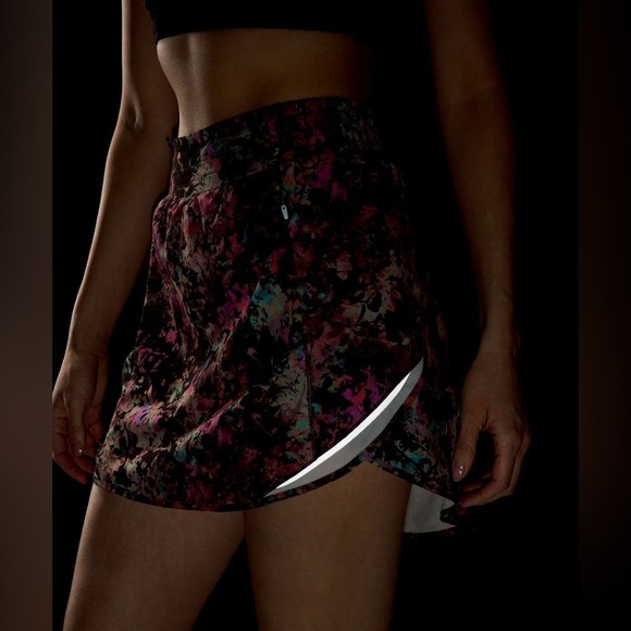 Lululemon Hotty Hot High-Rise Skirt in Stencil Blossom Red Multi / Sheer Blue 2 - Picture 6 of 11